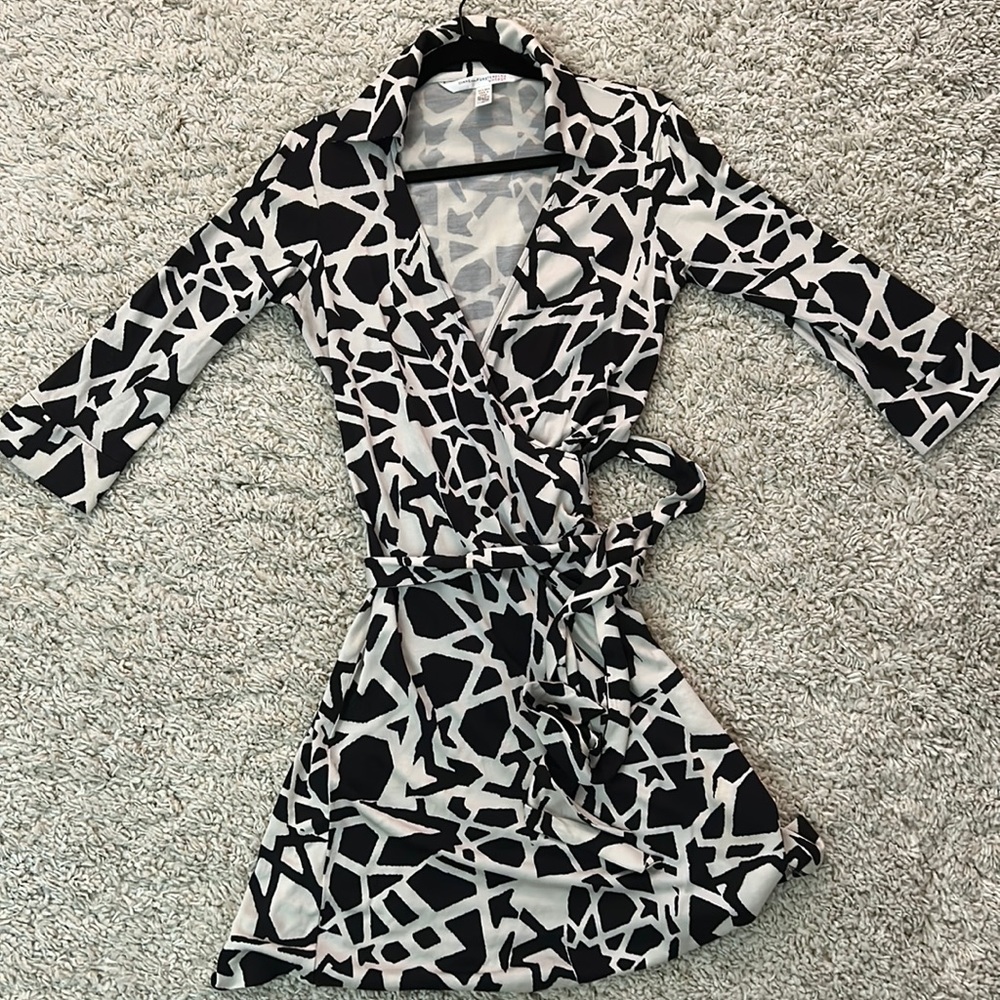 DVF vintage wrap dress sz 6 / 8 M Justin
